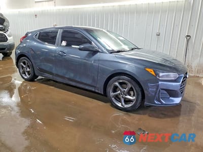 Czwarte zdjęcie samochodu z boku: 2019 HYUNDAI VELOSTER 2.0L VIN:KMHTG6AF0KU017368 - miniatura