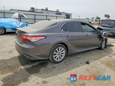 Trzecie zdjęcie samochodu z tyłu: 2020 TOYOTA CAMRY LE VIN:4T1C11AK4LU350286 - miniatura
