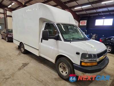 Czwarte zdjęcie samochodu z boku: 2019 CHEVROLET EXPRESS DELIVERY TRUCK VIN:1GB0GRFP4K1207349 - miniatura