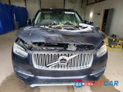 Piąte zdjęcie samochodu w środku: 2016 VOLVO XC90 T6 VIN:YV4A22PL8G1025398 - miniatura