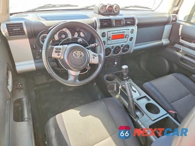 Zdjęcie 8 z 13 samochodu: 2012 TOYOTA FJ CRUISER BASE VIN:JTEZU4BF6CK012484 - miniatura