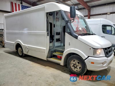 Czwarte zdjęcie samochodu z boku: 2016 ISUZU REACH DELIVERY VAN VIN:JALB4T172G7W00268 - miniatura