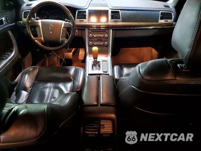 Zdjęcie 8 z 13 samochodu: 2011 LINCOLN TOWNHOUSE MKS VIN:1LNHL9ER7BG614815 - miniatura