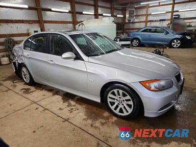 Czwarte zdjęcie samochodu z boku: 2007 BMW 328 I VIN:WBAVA37547NE27202 - miniatura