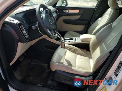 Zdjęcie 7 z 13 samochodu: 2020 VOLVO XC40 T4 MOMENTUM VIN:YV4AC2HK8L2264988 - miniatura