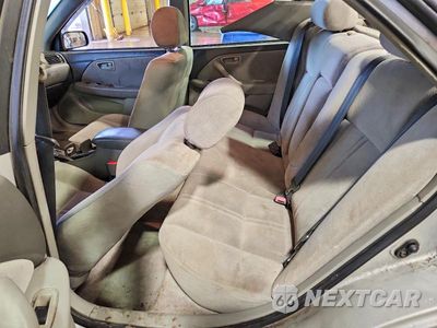 Zdjęcie 10 z 11 samochodu: 2001 TOYOTA CAMRY CE VIN:4T1BG22K01U117517 - miniatura