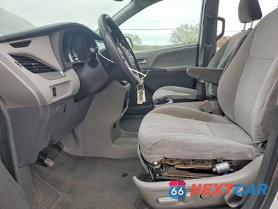 Zdjęcie 7 z 12 samochodu: 2018 TOYOTA SIENNA LE 8-PASSENGER VIN:5TDKZ3DC1JS922666 - miniatura