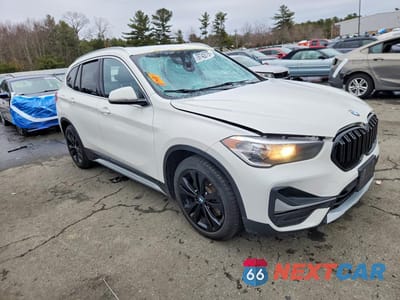Czwarte zdjęcie samochodu z boku: 2020 BMW X1 XDRIVE28I VIN:WBXJG9C04L5P22386 - miniatura