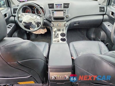 Zdjęcie 8 z 13 samochodu: 2013 TOYOTA HIGHLANDER SE VIN:5TDBK3EH6DS188884 - miniatura