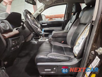 Zdjęcie 7 z 12 samochodu: 2019 TOYOTA TUNDRA LIMITED VIN:5TFBY5F12KX858126 - miniatura