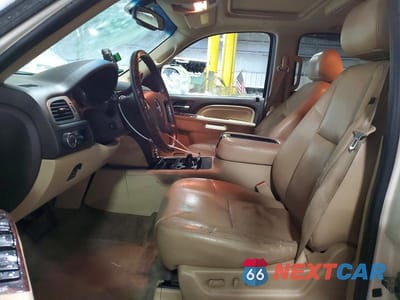 Zdjęcie 7 z 12 samochodu: 2011 GMC YUKON DENALI VIN:1GKS2EEF6BR257308 - miniatura
