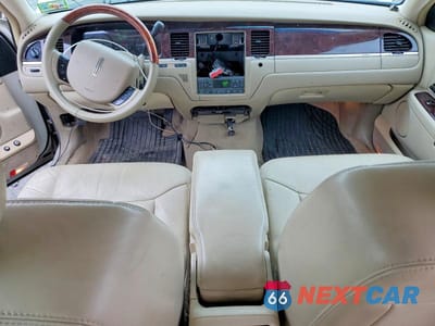Zdjęcie 8 z 12 samochodu: 2007 LINCOLN TOWN CAR SIGNATURE LIMITED VIN:1LNHM82V77Y626912 - miniatura