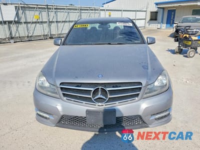 Piąte zdjęcie samochodu w środku: 2012 MERCEDES-BENZ C 250 VIN:WDDGF4HBXCR198280 - miniatura