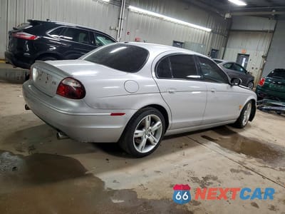 Trzecie zdjęcie samochodu z tyłu: 2005 JAGUAR S-TYPE R VIN:SAJWA03V551N32376 - miniatura