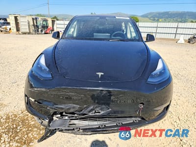 Piąte zdjęcie samochodu w środku: 2025 TESLA MODEL Y VIN:7SAYGDED5SF256191 - miniatura