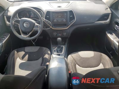 Zdjęcie 8 z 12 samochodu: 2018 JEEP CHEROKEE LATITUDE VIN:1C4PJLCB9JD590493 - miniatura