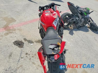 Zdjęcie 6 z 9 samochodu: 2024 HONDA CBR650 R VIN:MLHRH1552R5000380 - miniatura