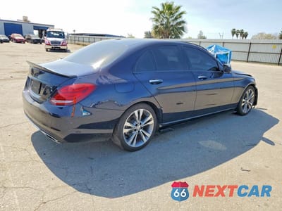 Trzecie zdjęcie samochodu z tyłu: 2018 MERCEDES-BENZ C 300 VIN:55SWF4JB2JU264810 - miniatura