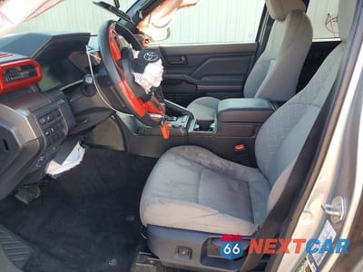 Zdjęcie 7 z 11 samochodu: 2024 TOYOTA TACOMA SR5 VIN:3TMKB5FN1RM014874 - miniatura