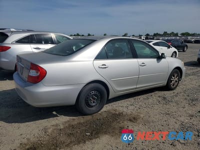 Trzecie zdjęcie samochodu z tyłu: 2004 TOYOTA CAMRY LE V6 VIN:4T1BF30K04U569788 - miniatura