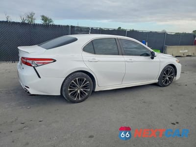 Trzecie zdjęcie samochodu z tyłu: 2018 TOYOTA CAMRY LE VIN:4T1B11HK0JU569891 - miniatura