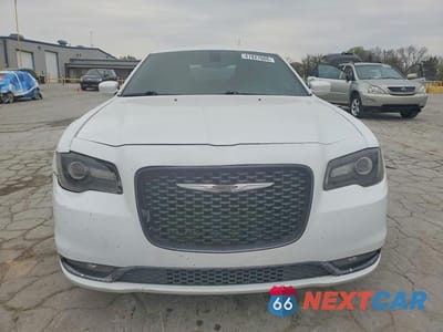 Piąte zdjęcie samochodu w środku: 2016 CHRYSLER 300 S VIN:2C3CCABG4GH223897 - miniatura