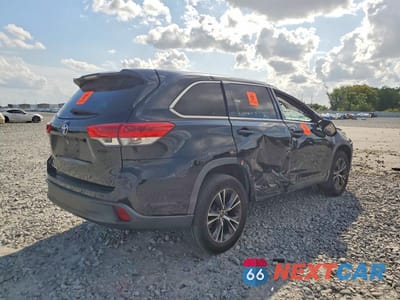 Trzecie zdjęcie samochodu z tyłu: 2019 TOYOTA HIGHLANDER LE VIN:5TDZARFH1KS050072 - miniatura