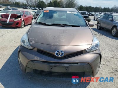Piąte zdjęcie samochodu w środku: 2016 TOYOTA PRIUS V THREE VIN:JTDZN3EU0GJ051881 - miniatura
