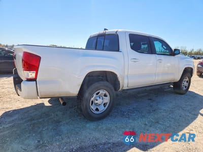 Trzecie zdjęcie samochodu z tyłu: 2017 TOYOTA TACOMA SR VIN:5TFAX5GN8HX103376 - miniatura