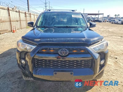 Piąte zdjęcie samochodu w środku: 2019 TOYOTA 4RUNNER SR5/SR5 PREMIUM VIN:JTEBU5JR7K5664255 - miniatura