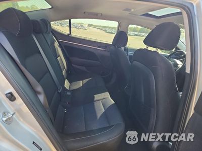 Zdjęcie 10 z 12 samochodu: 2017 HYUNDAI ELANTRA VALUE EDITION VIN:5NPD84LF3HH118365 - miniatura