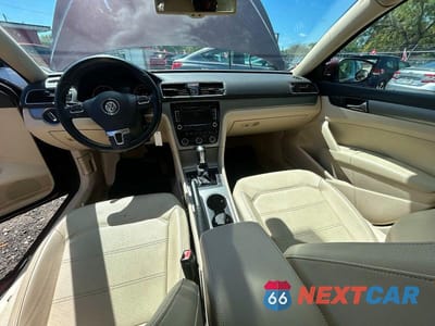 Zdjęcie 9 z 14 samochodu: 2014 VOLKSWAGEN PASSAT SE VIN:1VWBN7A39EC002991 - miniatura