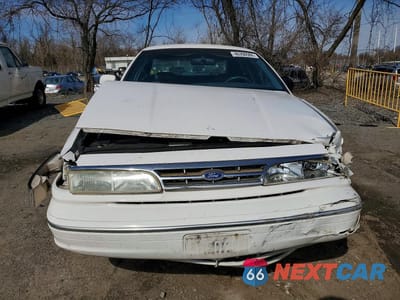 Piąte zdjęcie samochodu w środku: 1997 FORD CROWN VICTORIA LX VIN:2FALP74W1VX161164 - miniatura