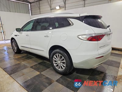 Drugie zdjęcie samochodu z przodu: 2022 BUICK ENCLAVE PREMIUM VIN:5GAEVBKW6NJ131506 - miniatura