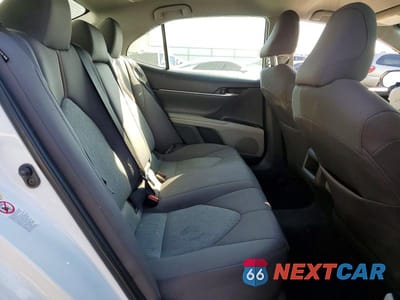 Zdjęcie 10 z 13 samochodu: 2018 TOYOTA CAMRY LE VIN:4T1B11HK4JU019142 - miniatura