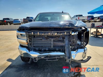 Piąte zdjęcie samochodu w środku: 2018 CHEVROLET SILVERADO K1500 LT VIN:3GCUKREC8JG534945 - miniatura