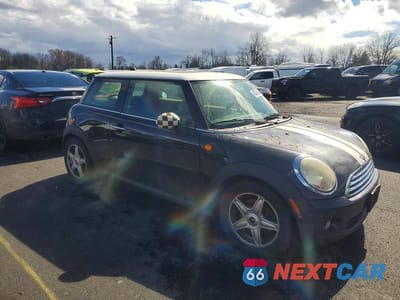 Czwarte zdjęcie samochodu z boku: 2007 MINI COOPER VIN:WMWMF33547TL77087 - miniatura