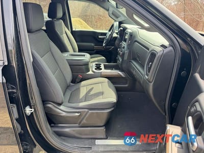 Piąte zdjęcie samochodu w środku: 2019 CHEVROLET SILVERADO K1500 RST VIN:1GCRYEED4KZ316959 - miniatura