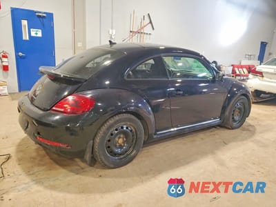 Trzecie zdjęcie samochodu z tyłu: 2017 VOLKSWAGEN BEETLE SE VIN:3VWJ17AT7HM604170 - miniatura