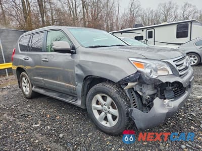 Czwarte zdjęcie samochodu z boku: 2013 LEXUS GX 460 BASE VIN:JTJBM7FX2D5058739 - miniatura