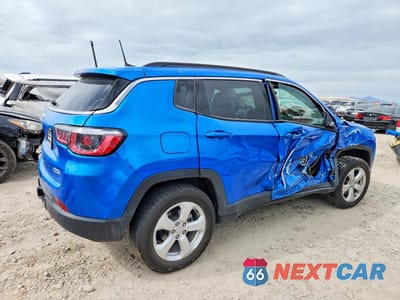 Trzecie zdjęcie samochodu z tyłu: 2018 JEEP COMPASS LATITUDE VIN:3C4NJDBB7JT423235 - miniatura