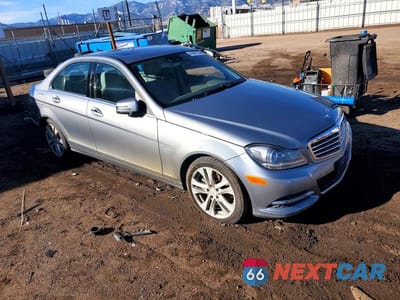 Czwarte zdjęcie samochodu z boku: 2012 MERCEDES-BENZ C 250 VIN:WDDGF4HBXCA656186 - miniatura