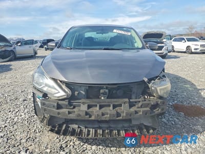 Piąte zdjęcie samochodu w środku: 2017 NISSAN SENTRA S VIN:3N1AB7AP4HY251711 - miniatura