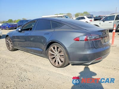 Drugie zdjęcie samochodu z przodu: 2015 TESLA MODEL S 85 VIN:5YJSA1H12FF083546 - miniatura