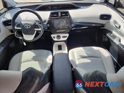 Zdjęcie 8 z 12 samochodu: 2016 TOYOTA PRIUS THREE TOURING VIN:JTDKARFU9G3012080 - miniatura