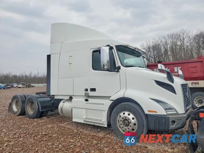 2020 VOLVO VNR SEMI TRUCK 4V4WC9EG0LN267338 - główne zdjęcie licytacji z USA - miniatura