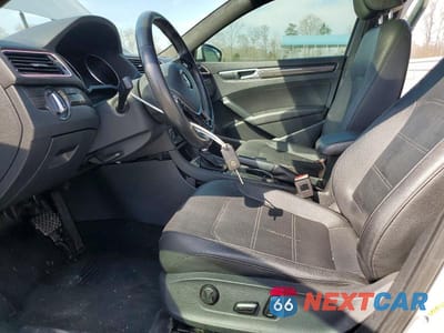 Zdjęcie 7 z 12 samochodu: 2016 VOLKSWAGEN PASSAT SE VIN:1VWBT7A39GC029083 - miniatura