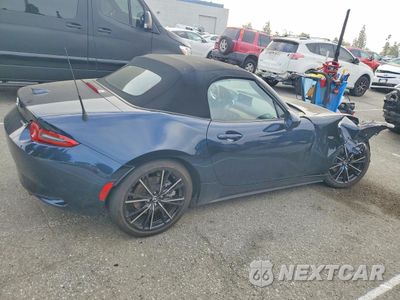 Trzecie zdjęcie samochodu z tyłu: 2025 MAZDA MX-5 MIATA GRAND TOURING VIN:JM1NDAD75S0652428 - miniatura