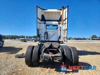Zdjęcie 6 z 10 samochodu: 2017 VOLVO VNL SEMI TRUCK VIN:4V4N39TGXHN988112 - miniatura