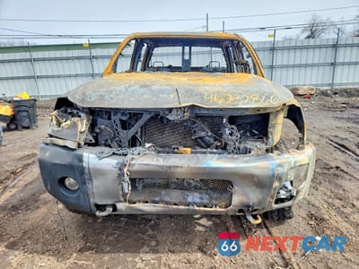 Piąte zdjęcie samochodu w środku: 2005 NISSAN TITAN XE VIN:1N6AA07A95N501072 - miniatura